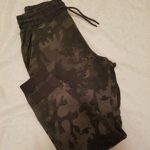 Under Armour  Camo Joggers / Sweatpants